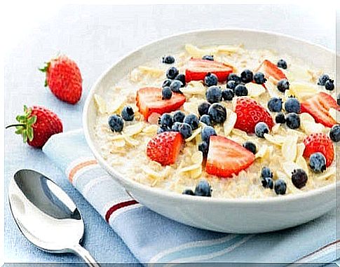 10 amazing properties of oats and one breakfast recipe