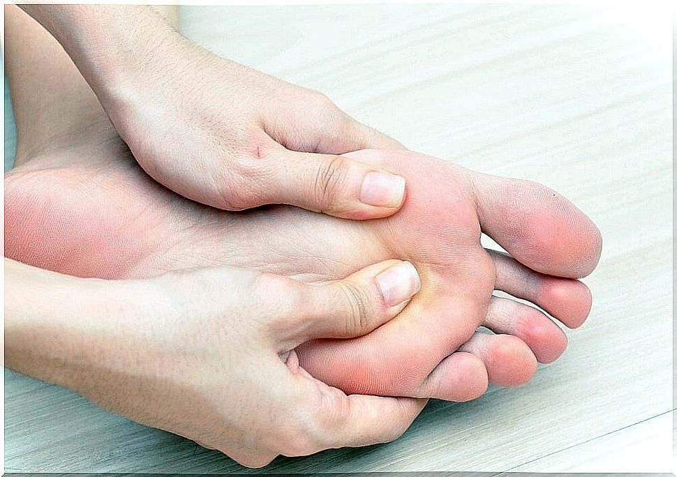 Problems with your feet can be an early warning sign of diabetes.