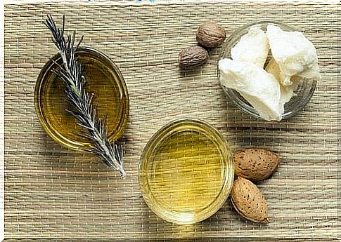 Natural products for moisturizing: shea butter and almond oil