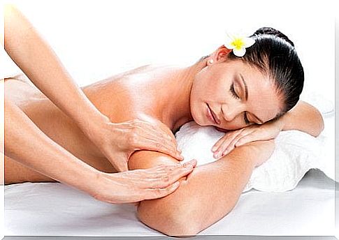 woman-is-massaged-arms