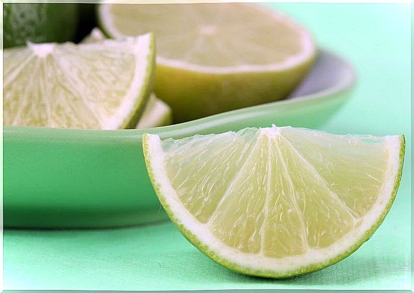 Eat lemon wedges against hiccups