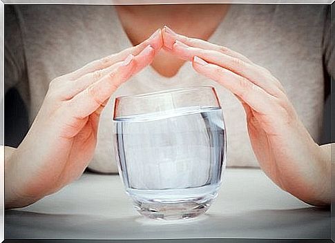 Tips against acne: water