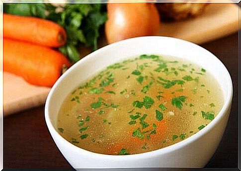 Kitchen expert cooks broth