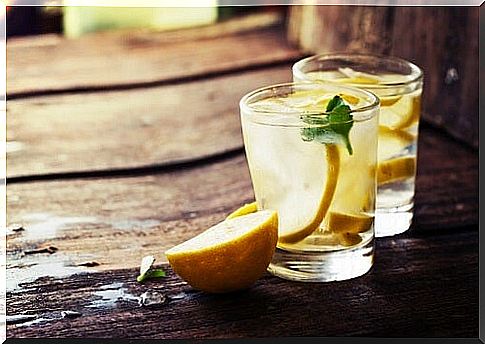 Lemon water on an empty stomach to cleanse the body