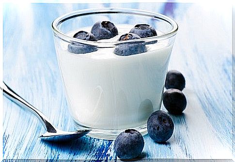 Detox drink made from blueberries and yogurt