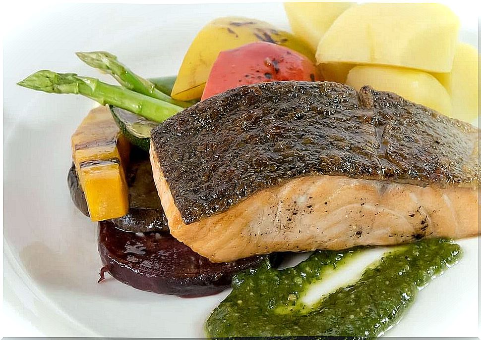 Steamed salmon with vegetables