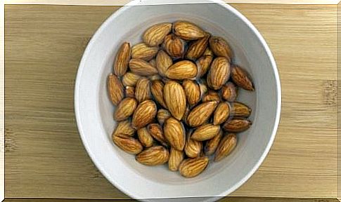 Discover the great benefits of soaked almonds