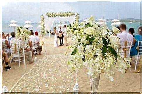 Romantic-wedding-by-the-sea