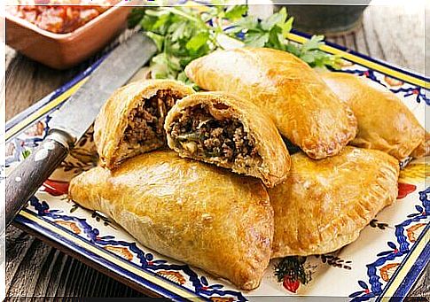 Recipe for homemade empanadas with meat or chicken