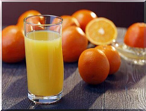 Oranges reduce the accumulation of uric acid.