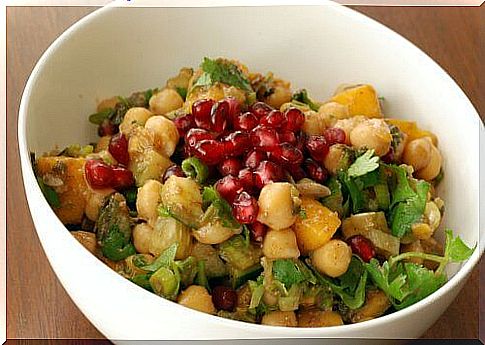 Salad with chickpeas, mango and pomegranate: you too can benefit!