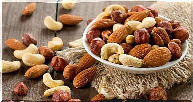 Nuts strengthen the health of your eyes