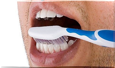 Man brushes his teeth