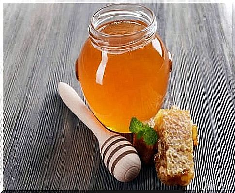 You mustn't give honey to babies!