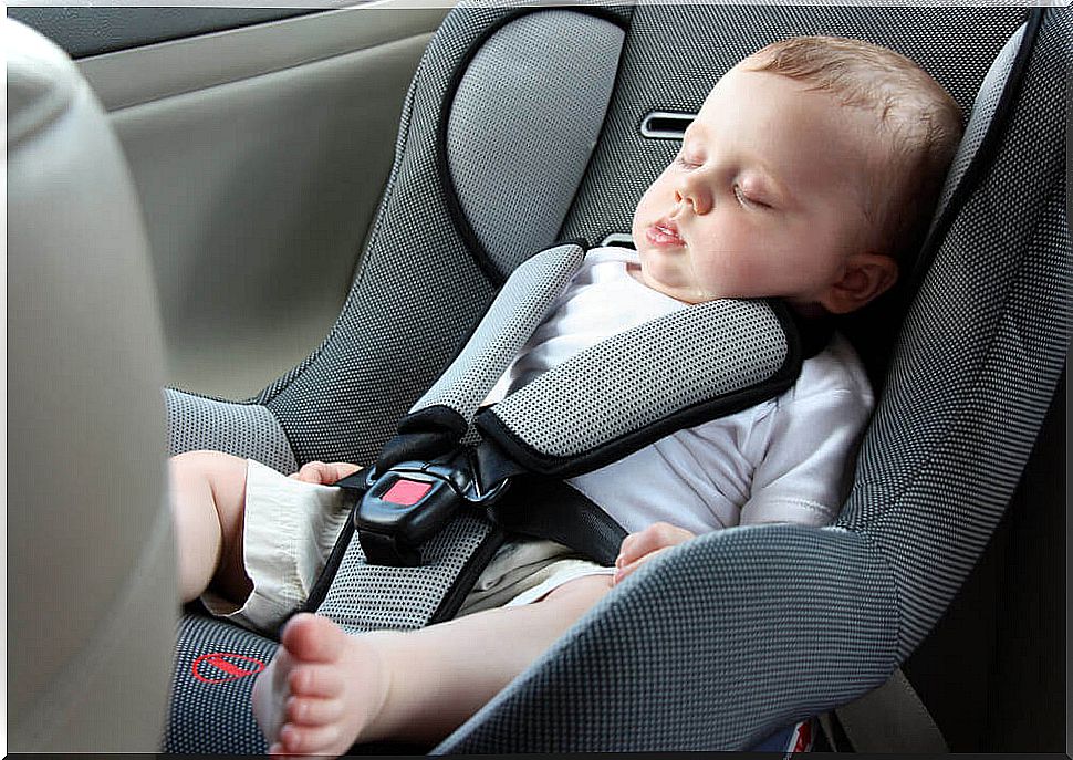 Why babies shouldn't sleep in the car seat