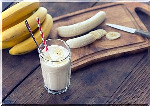 With this delicious banana shake against belly fat